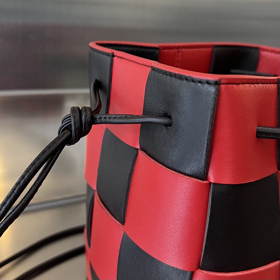 BOTTEGA VENETA SMALL CASSETTE BUCKET 18 IN RED MIX BLACK CALFSKIN
