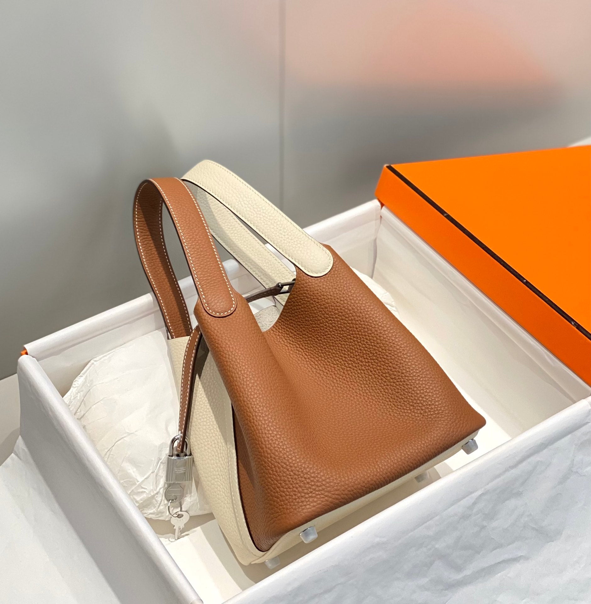 HERMES 25S PICOTIN LOCK 18 IN WHITE AND BROWN CALFSKIN SILVER HARDWARE
