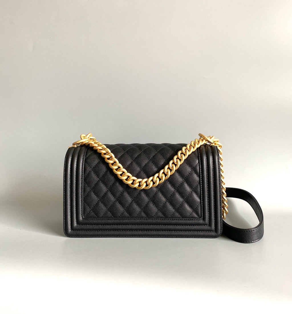 CHANEL MEDIUM 25 BOY BAG IN BLACK LAMBSKIN GOLD HARDWARE