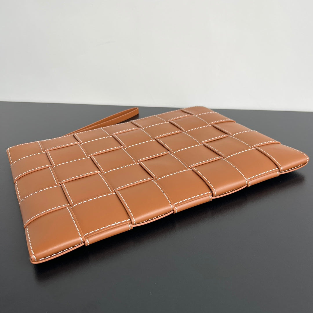 LARGE CASSETTE POUCH 35 IN BURNT SIENNA CALFSKIN