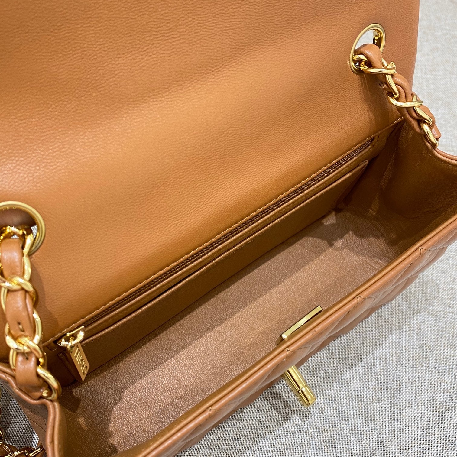 CHANEL FLAP BAG 20CM CARAMEL LAMBSKIN GOLD HARDWARE