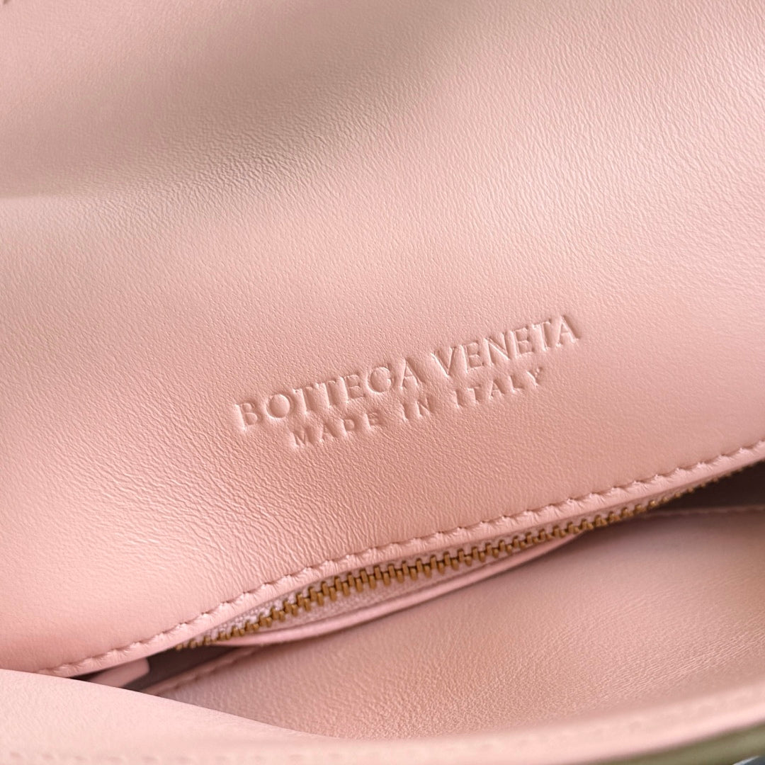 BOTTEGA VENETA 25S MEDIUM LIBERTA BAG 27 IN OLIVE GREEN CALFSKIN GOLD HARDWARE