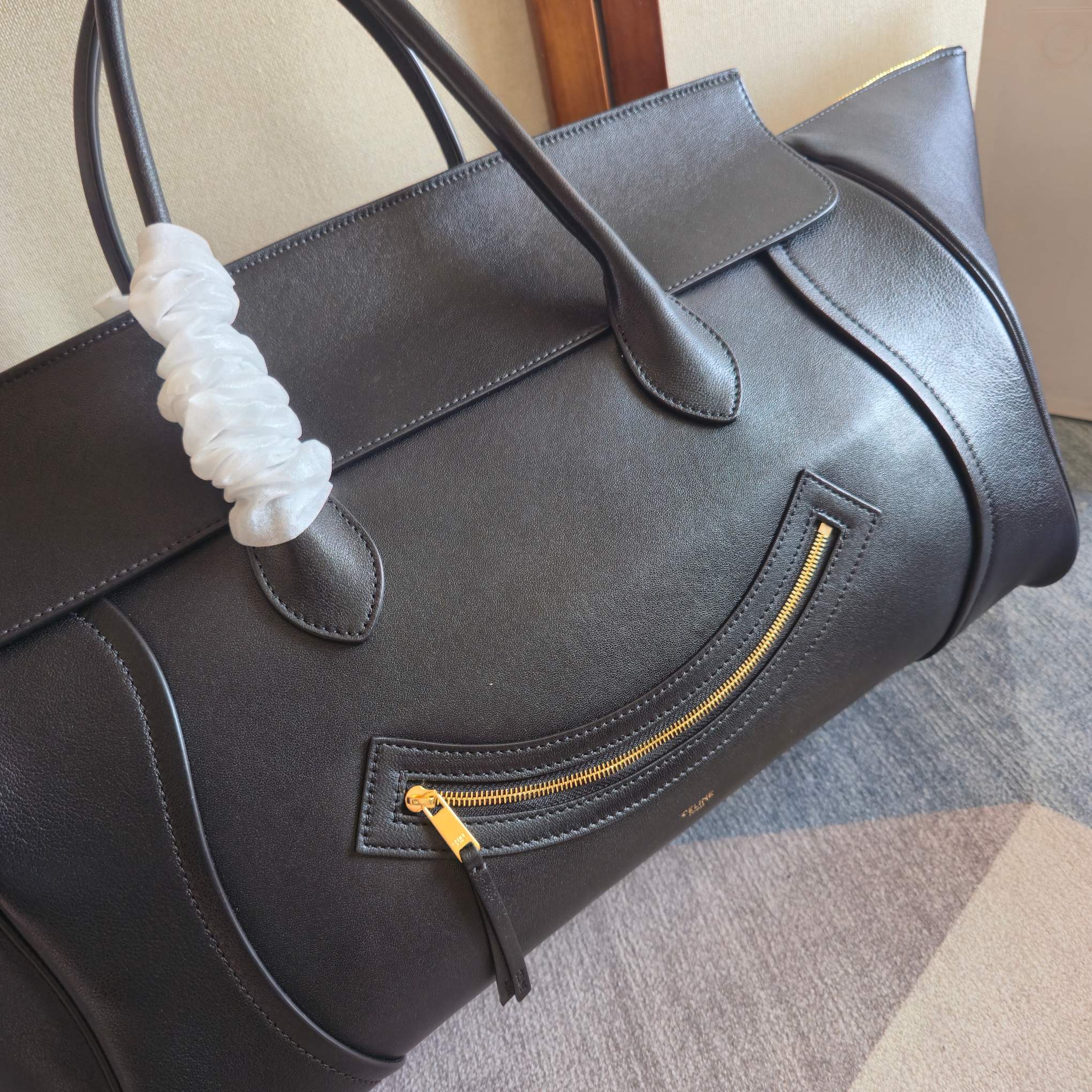 CELINE 25S MEDIUM SMILING NEW LUGGAGE 44MM IN BLACK SUPPLE SHINY LAMBSKIN
