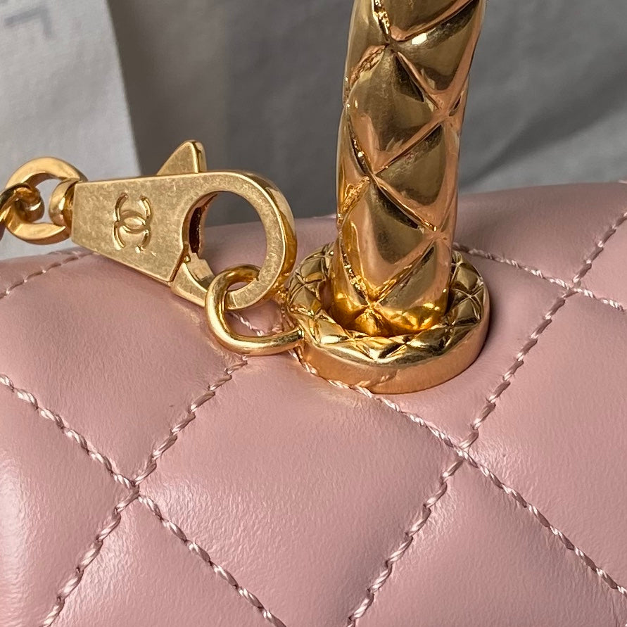 CHANEL 25S CLASSIC COCO HANDLE BAG 23 CM IN LIGHT PINK LAMBSKIN WITH GOLD HARDWARE