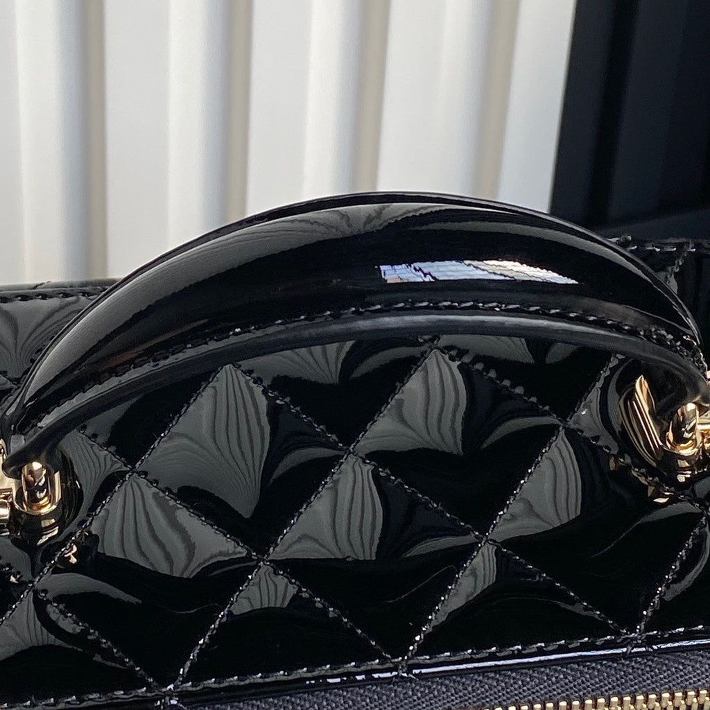 CHANEL 25S VANITY CASE 17 IN BLACK PATENT CALFSKIN GOLD HARDWARE