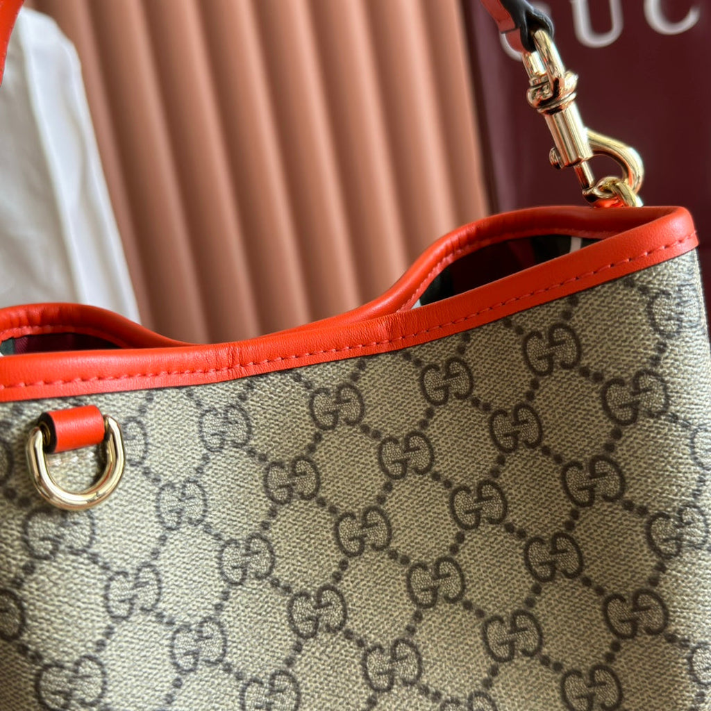 GUCCI 25S EMBLEM MINI BAG 19 IN BEIGE AND BLACK CALFSKIN