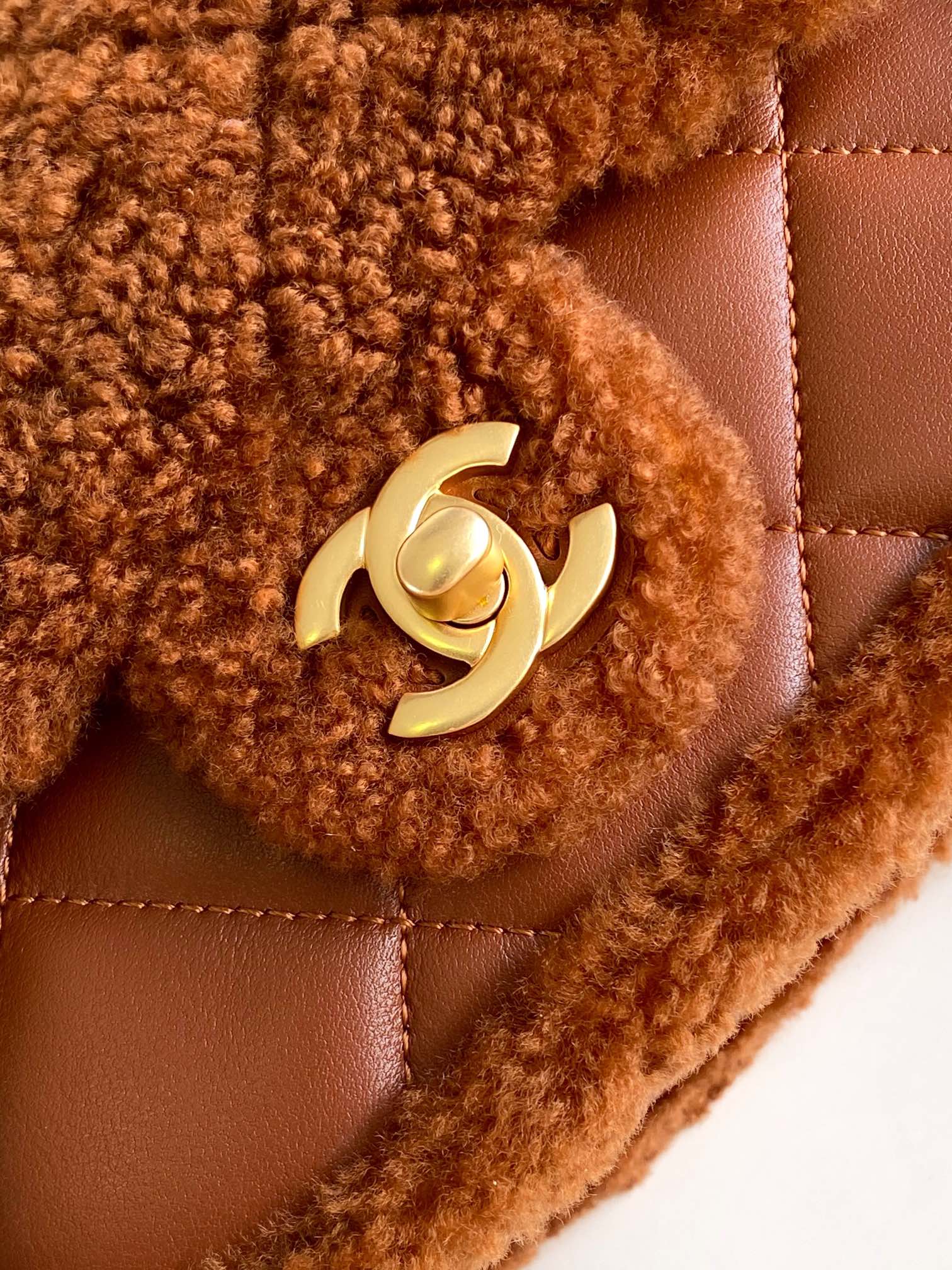 CHANEL 25S FLAP BAG 18 CM IN BROWN WOOL AND LAMBSKIN