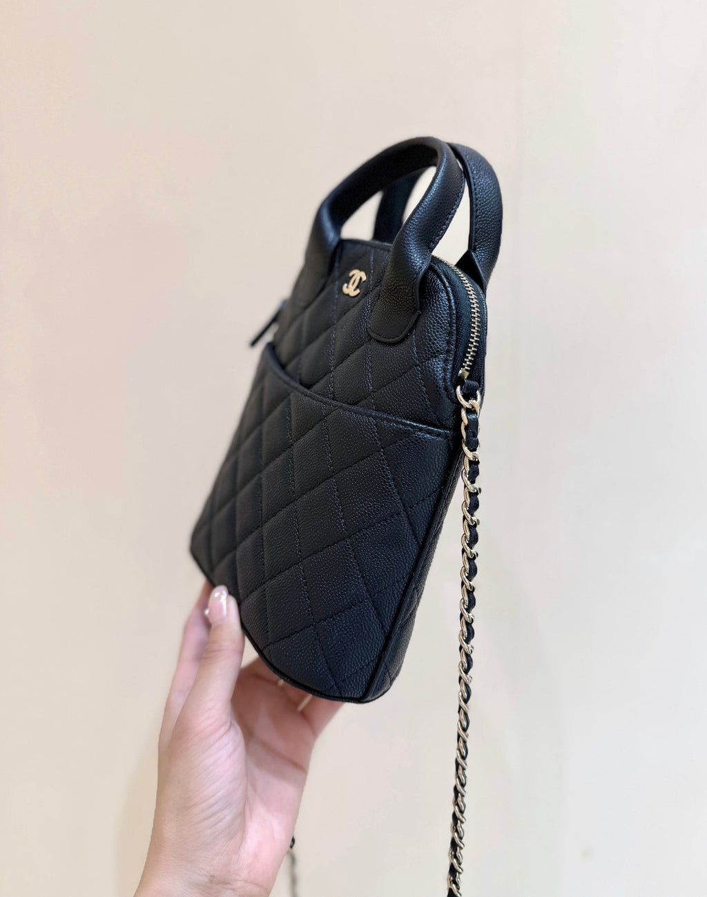 CHANEL 25S CLUTCH WITH CHAIN 18 IN BLACK CALFSKIN GOLD HARDWARE