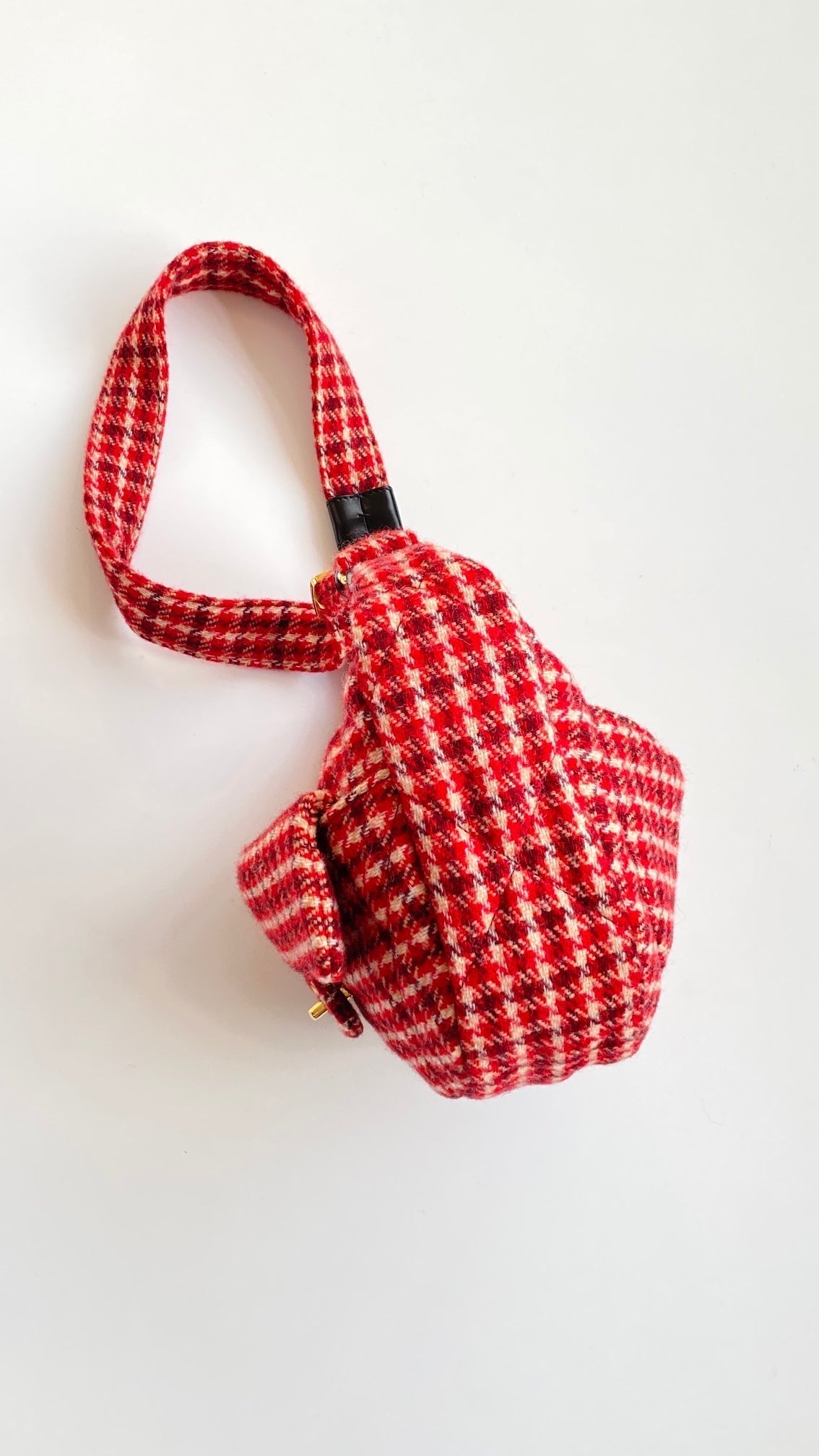 CHANEL 25S HOBO 30 CM IN RED TWEED WITH GOLD HARDWARE
